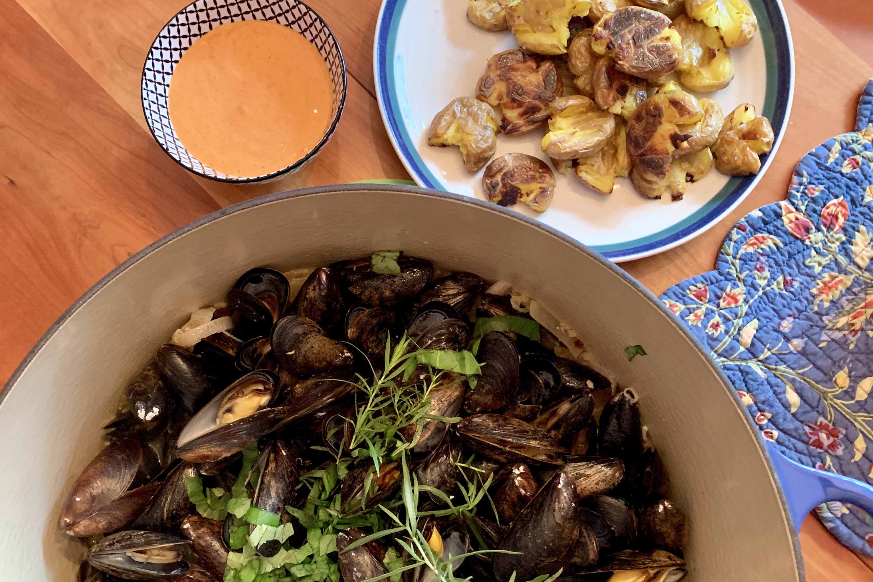 Beer Mussels with Spicy Mayo